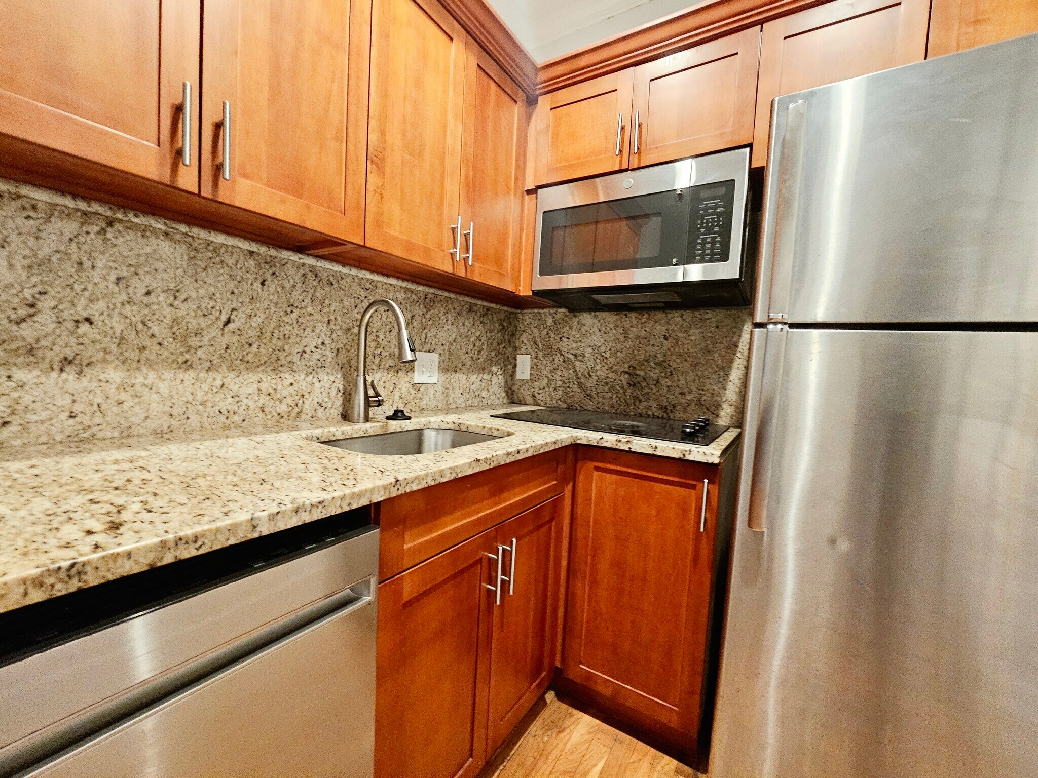 Building Photo - 425 Marlborough St