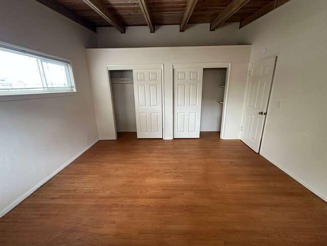 Building Photo - 2 bedroom 1.5 bath house