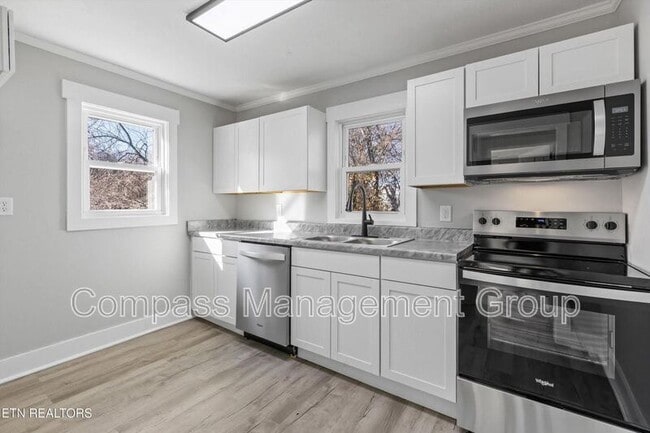 Building Photo - 3615 Lilac Ave