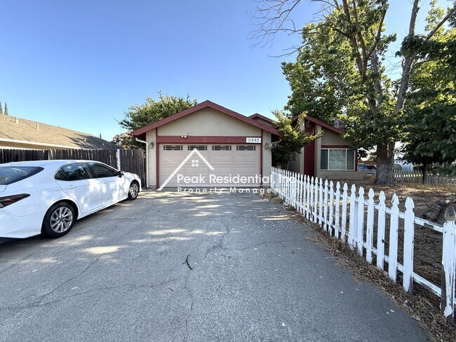 Primary Photo - Spacious 4bd/2ba Sacramento Home with 2 Ca...