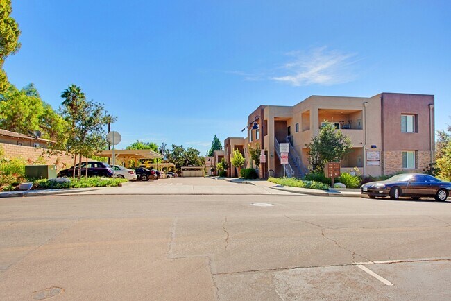 Building Photo - 94- #4 N. Oakview Drive