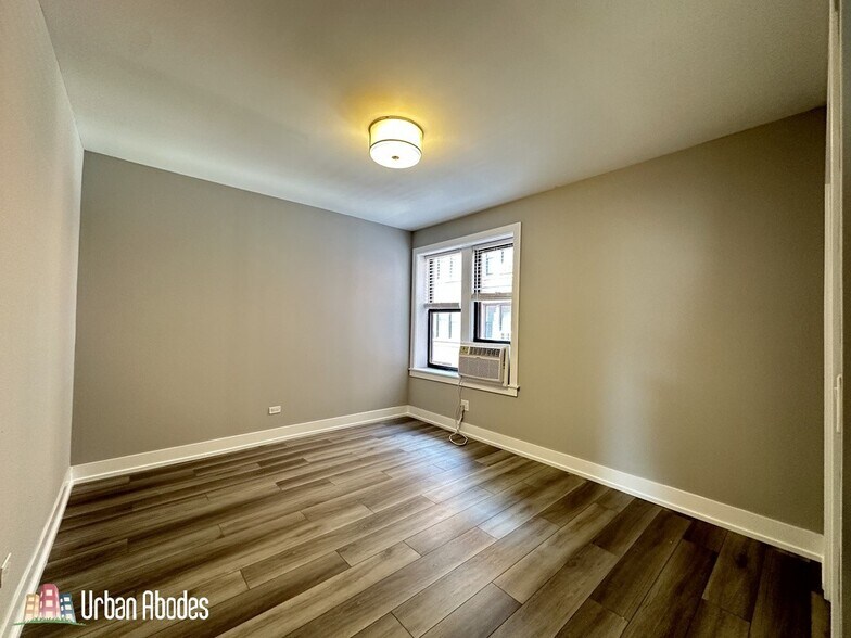 Building Photo - 3937 N Janssen Ave