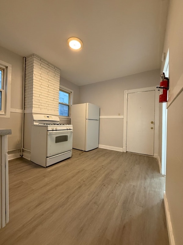 Building Photo - 380 Orange St