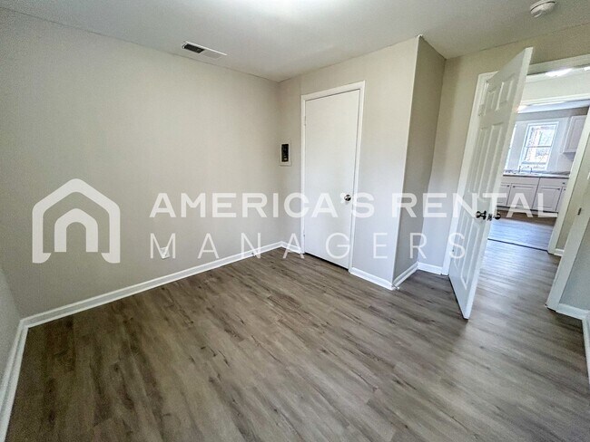 Building Photo - MOVE IN SPECIAL!!! - Home for rent in Adamsville! - Sign a lease by 4/30 to get ONE MONTH FREE!!!