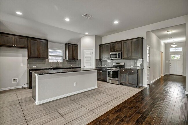 Building Photo - 2926 Diego Dr