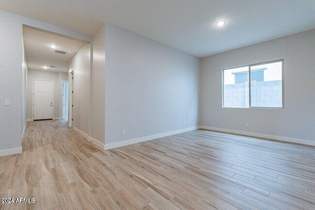 Building Photo - 21390 W Meadowbrook Ave
