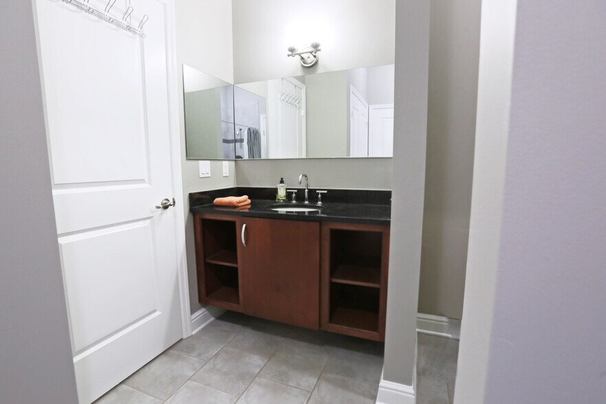 Building Photo - 941 Penn Ave