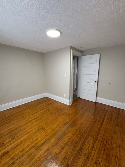 Building Photo - 146 Roycroft Dr