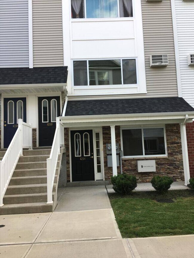 Building Photo - 103 Cove Ct
