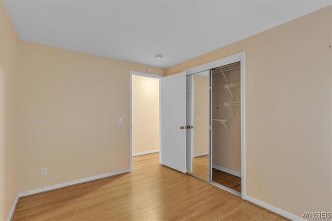 Building Photo - 116 Segsbury Rd