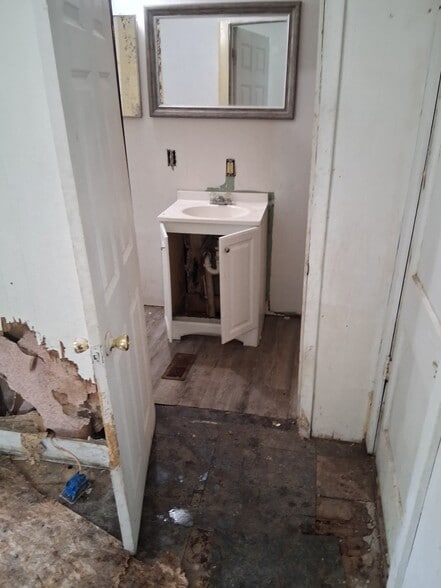 Building Photo - 3912 Beachwood Ave