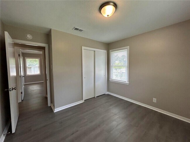 Building Photo - 506 Seville Dr