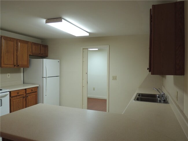 Building Photo - 803 Kings Rd