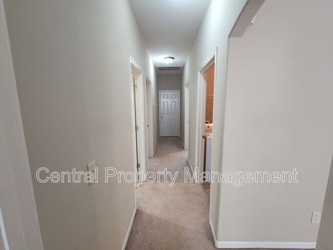 Building Photo - 1 Redwolf Ln