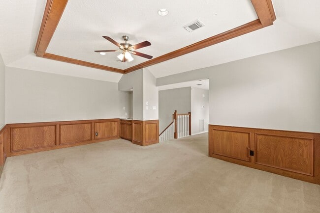 Building Photo - Spacious and Full of Character -  3,000+ S...