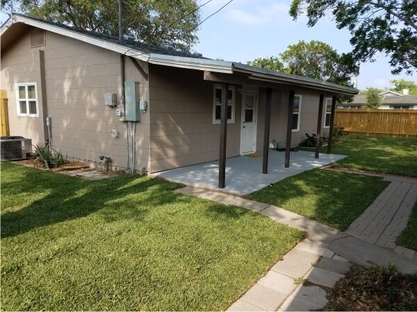 Backyard patio - 4115 Robinhood Dr