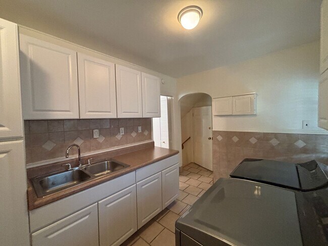 Building Photo - 3479 Overbrook Dr