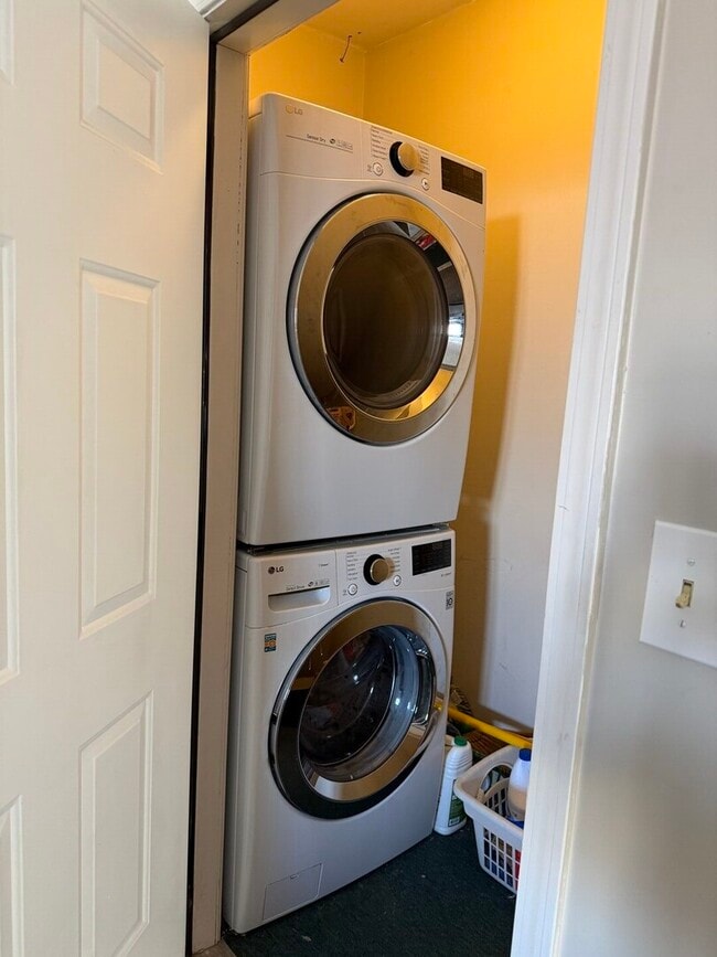 Building Photo - 1615 W Lawrence Ave