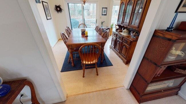 Building Photo - Short Term Furnished House