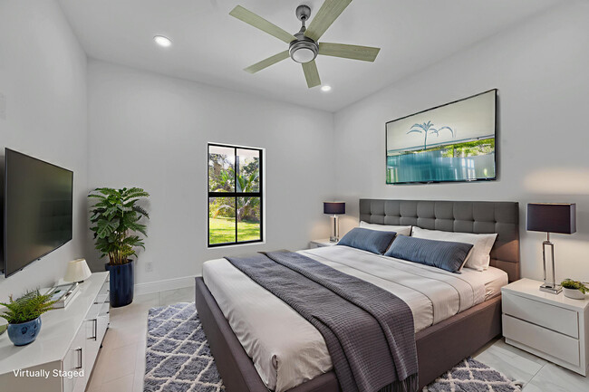 Building Photo - 6607 Deland Ave