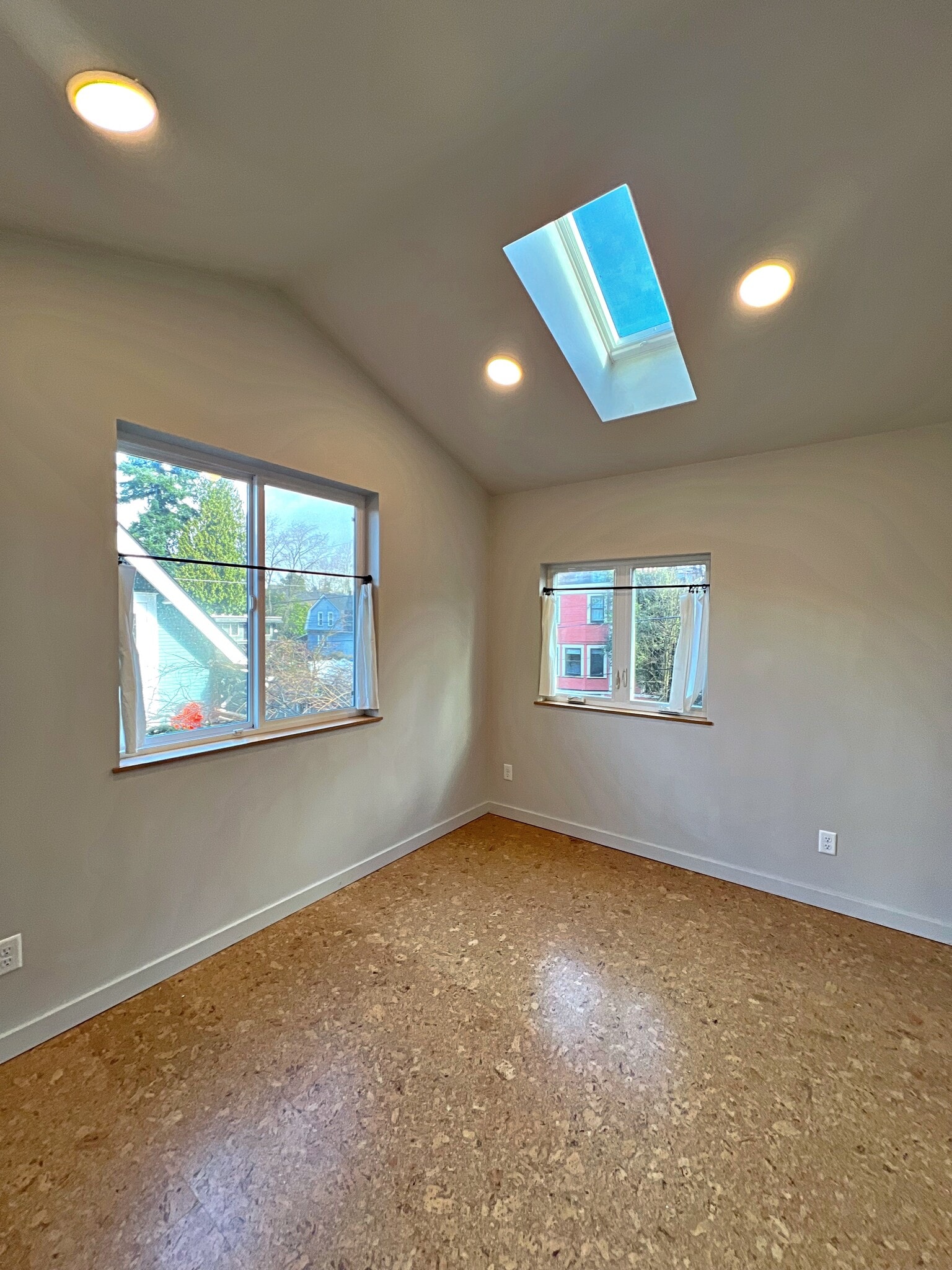 Building Photo - 417 SE 19th Ave