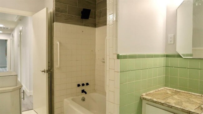 Building Photo - 4139 De Leon St