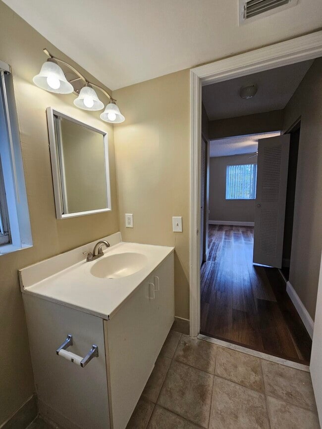 Building Photo - 4187 N Haverhill Rd