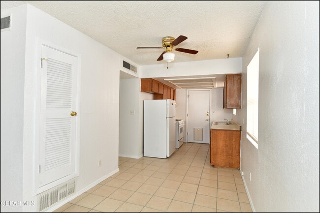 Building Photo - 8933 Kenneth St