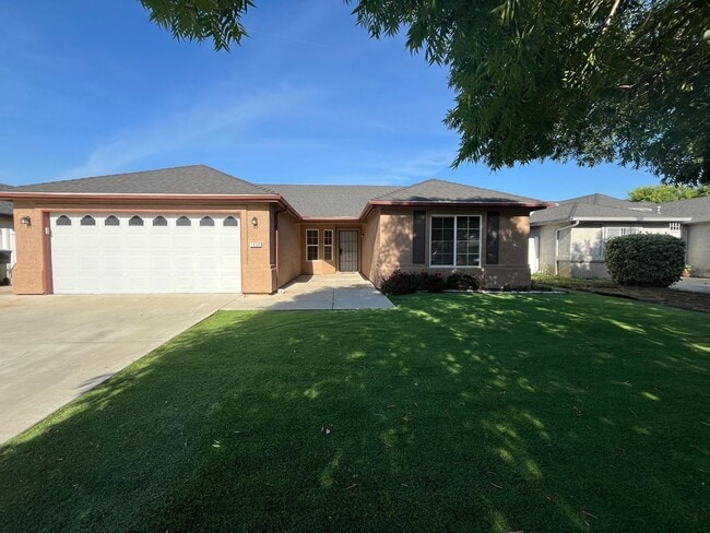 Building Photo - Charming home for rent in Visalia