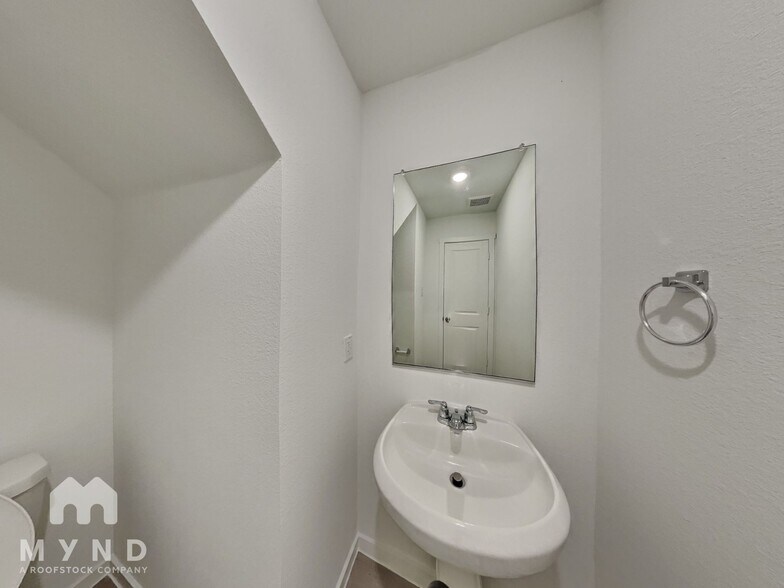 Building Photo - 908 Sandhill Crane Ln