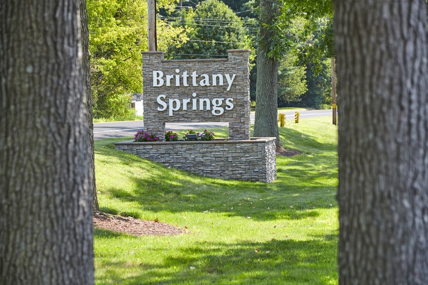 Building Photo - Brittany Springs