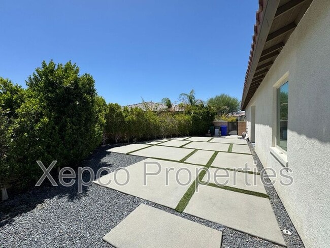 Building Photo - 74635 Tesla Dr