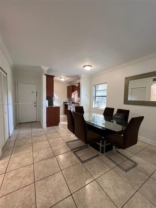 Building Photo - 1925 Madison St