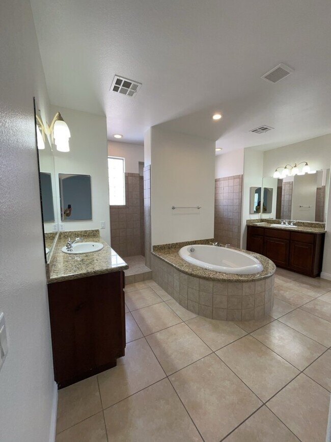 Building Photo - 533 Blanche Ct