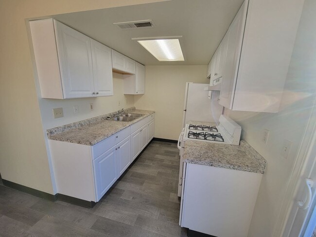 Building Photo - 2 Story Condo in Corning - Richfield Garde...