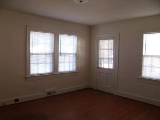 Building Photo - 824 Western Ave