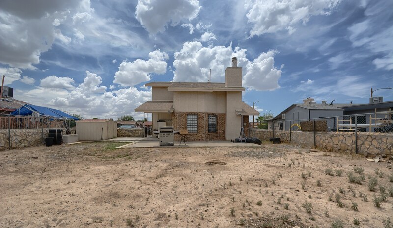 Building Photo - 9307 Chantilly Dr