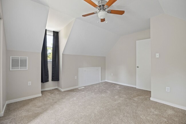 Building Photo - Completely Renovated 4 Bedroom/2 Bath Property off of Staples Mill Rd.! ****Available Beginning o...