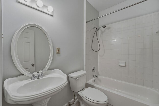 Building Photo - 506 Mellview Ave SW