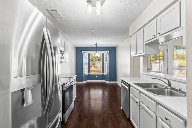 Building Photo - 10 Meadow Ridge Loop