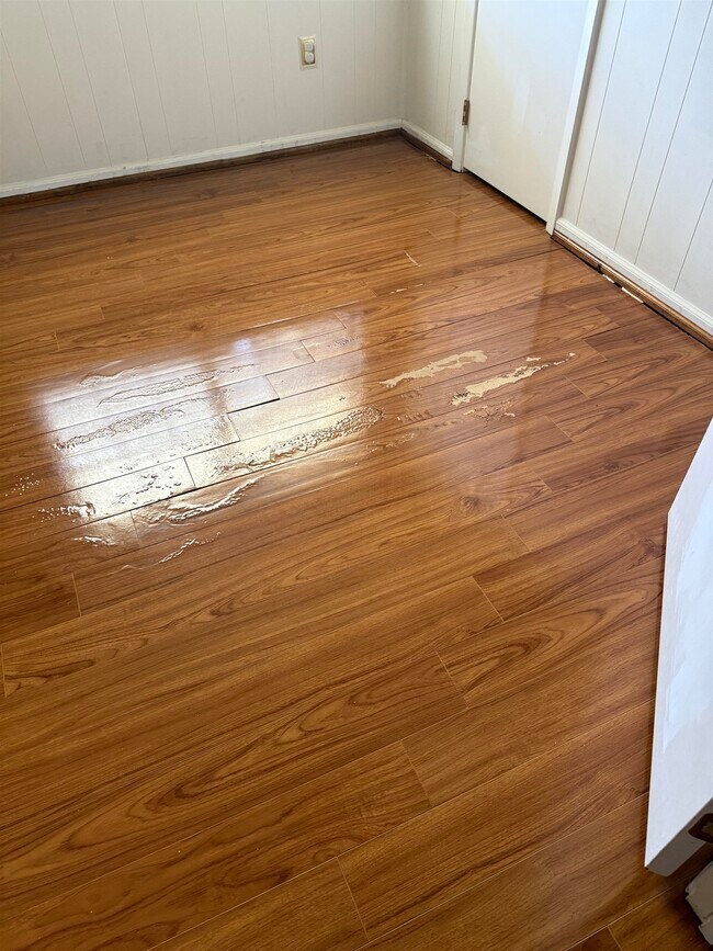 Building Photo - 1702 S Center St