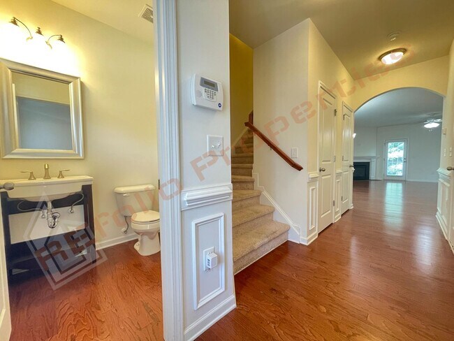 Building Photo - Great Location! 2 Story 3 Bedroom 1 Car-Garage End Unit Town Home with Community Pool  @ 55 James...