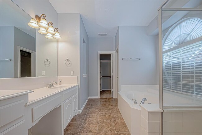 Building Photo - 16523 Pinon Vista Dr