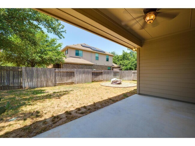 Building Photo - 2200 Hilltop Climb Dr