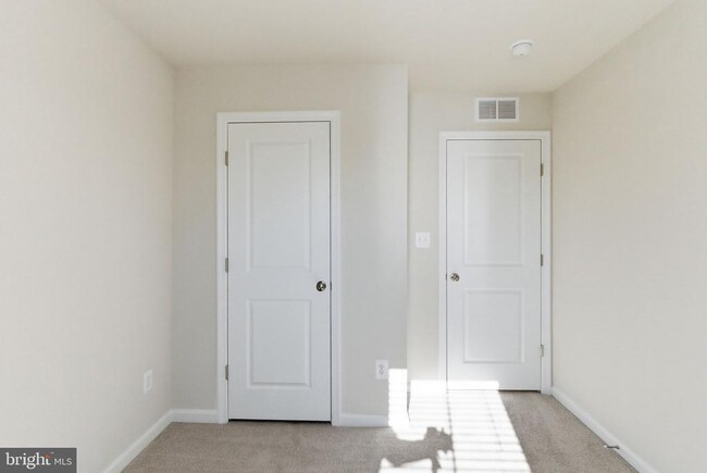 Building Photo - 406 18th Ave