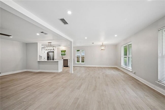 Building Photo - 208 Country Club Blvd