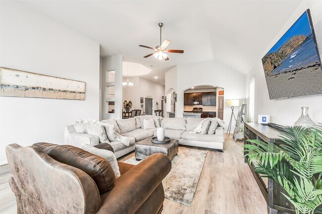 Building Photo - 12430 Ashgrove Point Dr