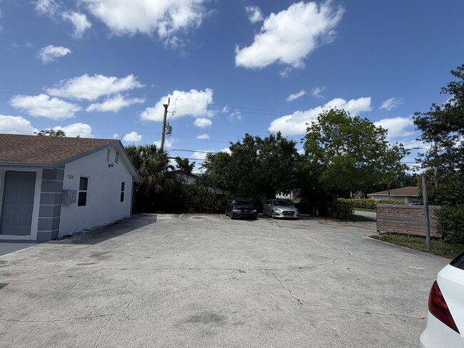 Building Photo - 1309 NW 2nd Ave