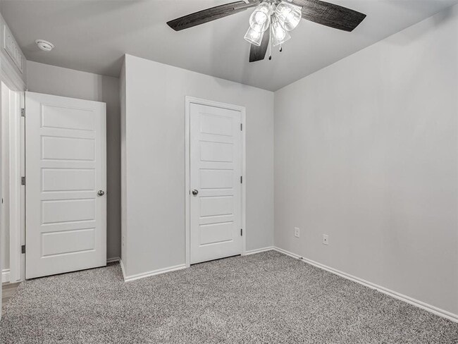 Building Photo - 417 Pergola St