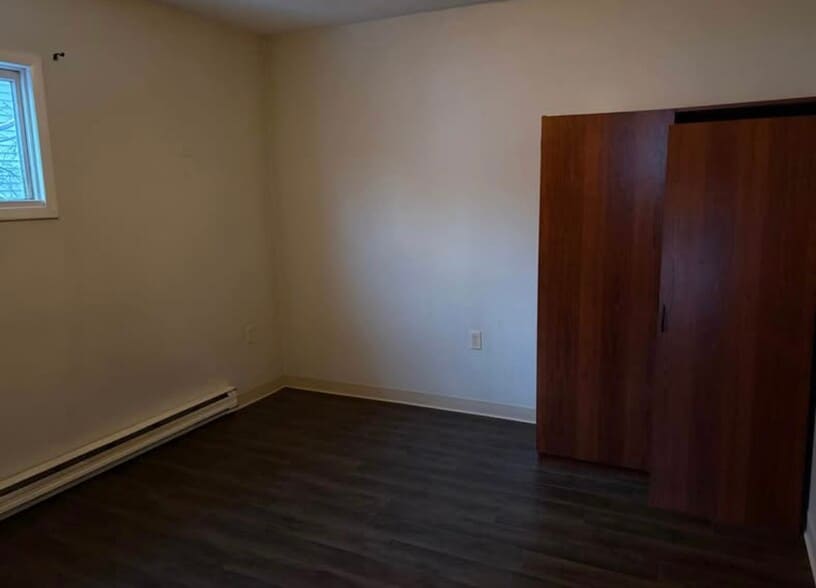 Building Photo - 122 Linden St